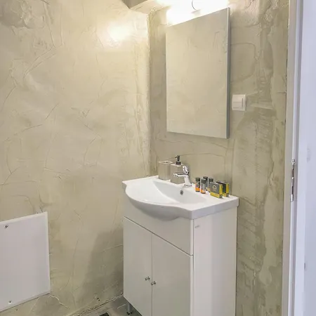 Comfy Flat With Large Terrace, Fiber Internet And Private Parking