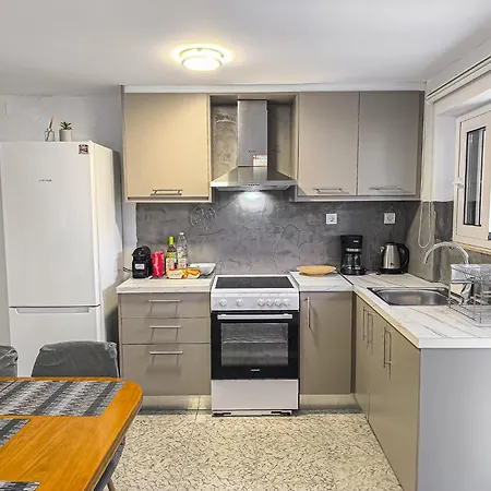 アパート Comfy Flat With Large Terrace, Fiber Internet And Private Parking