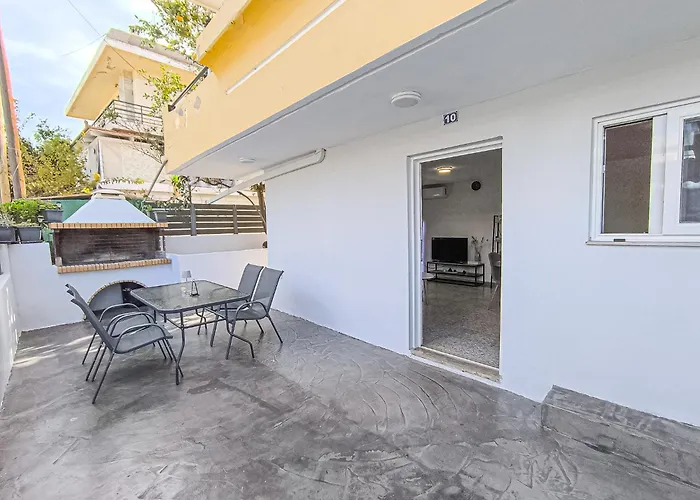 Comfy Flat With Large Terrace, Fiber Internet And Private Parking شقة خانيا