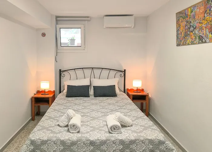 Comfy Flat With Large Terrace, Fiber Internet And Private Parking *