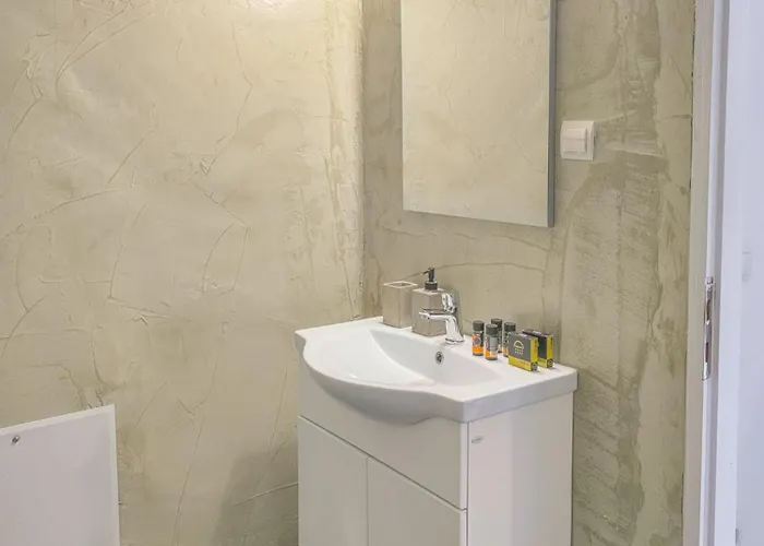 Comfy Flat With Large Terrace, Fiber Internet And Private Parking