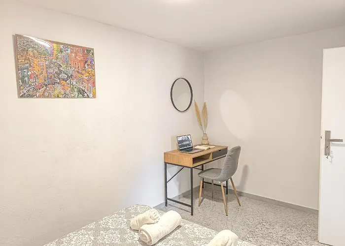 Comfy Flat With Large Terrace, Fiber Internet And Private Parking Apartment *