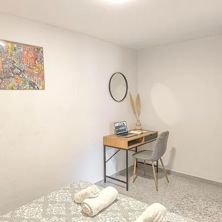 Comfy Flat With Large Terrace, Fiber Internet And Private Parking 公寓 *