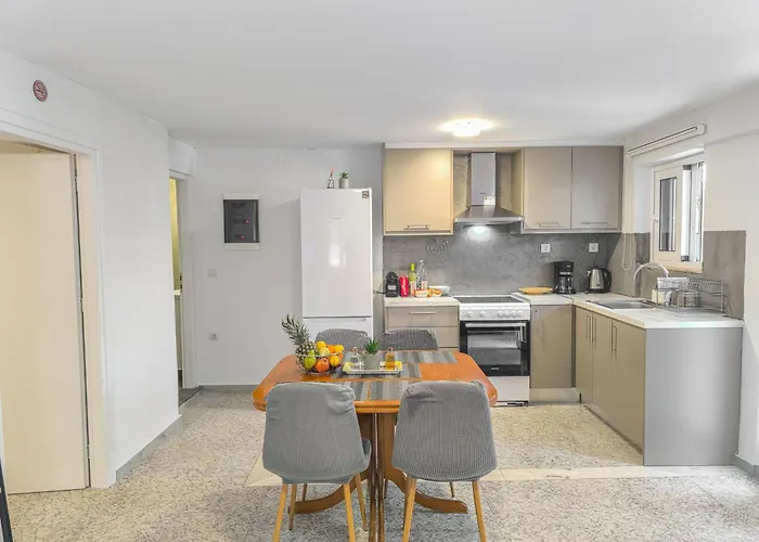 Apartmán Comfy Flat With Large Terrace, Fiber Internet And Private Parking *